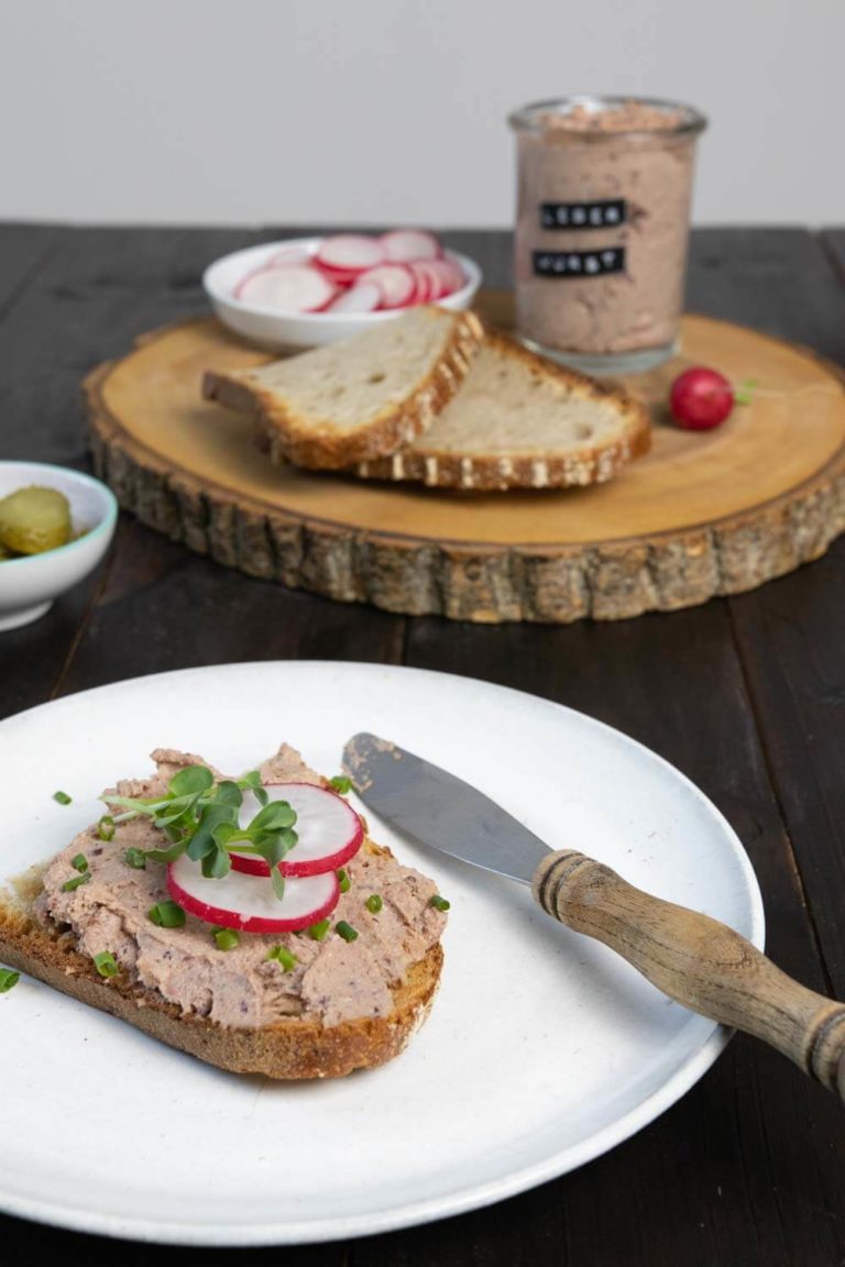 Vegane Leberwurst - Aufstrich aus Kidneybohnen &amp; Räuchertofu