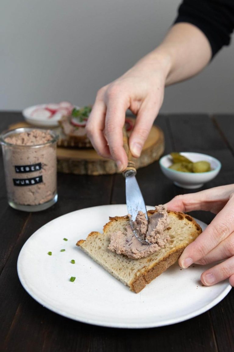 Vegane Leberwurst - Aufstrich aus Kidneybohnen &amp; Räuchertofu