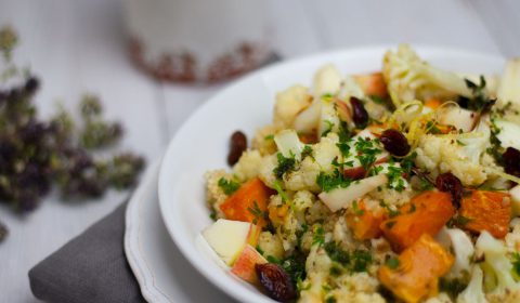 Herbstsalat mit Blumenkohl und Süßkartoffel vegan