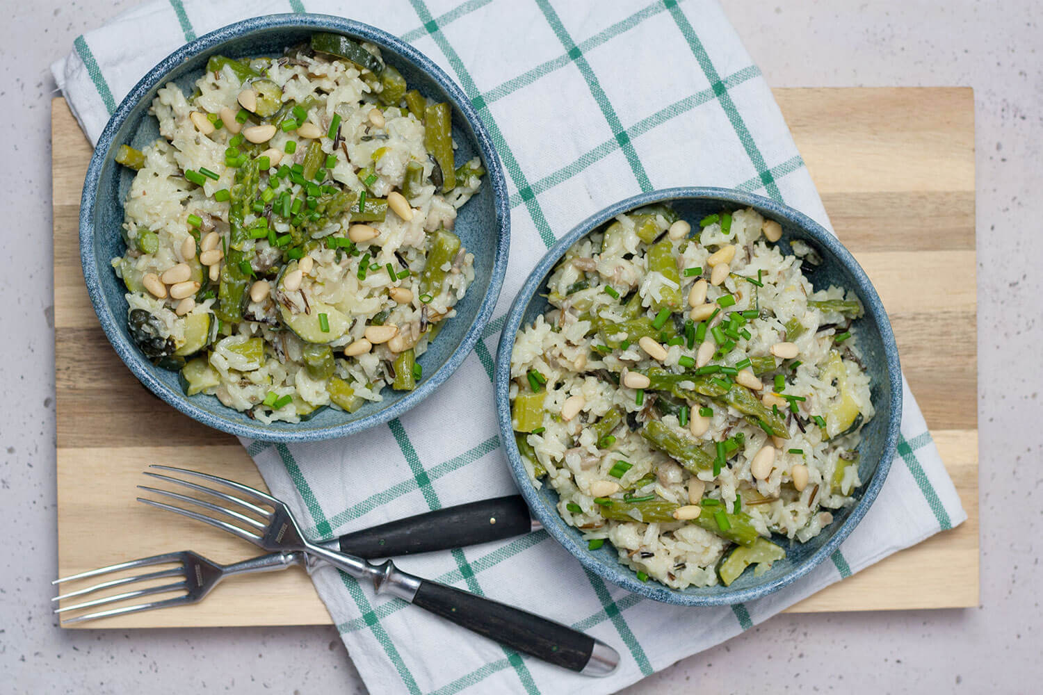 Veganes SpargelRisotto mit grünem Spargel und Zucchini