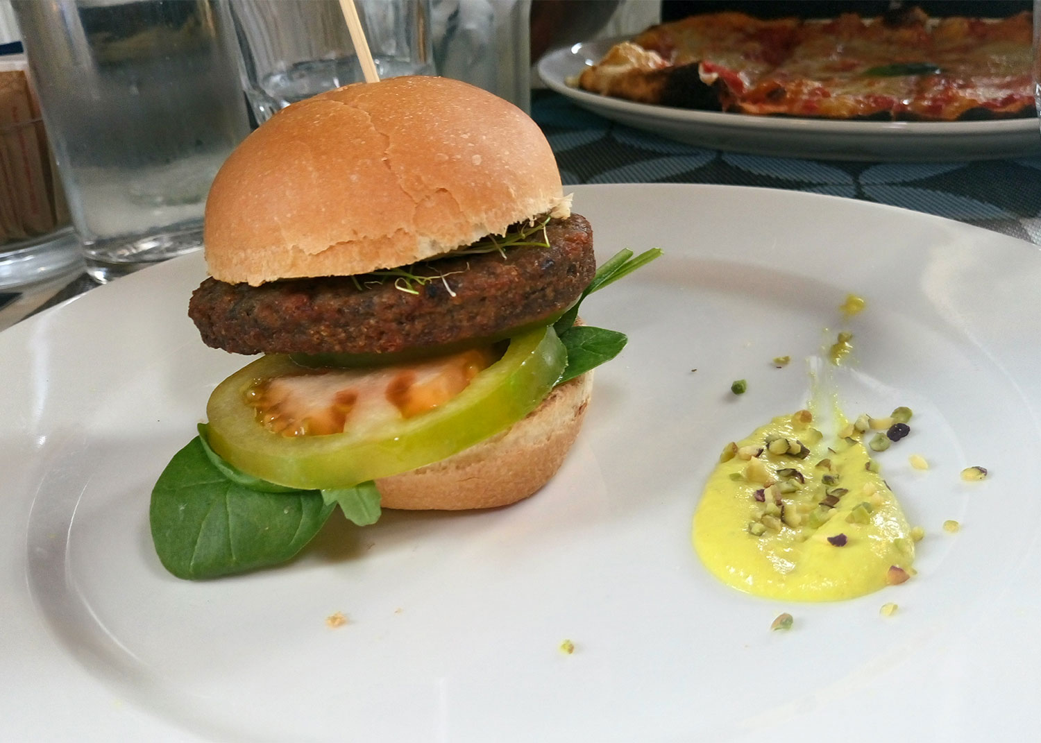 vegan Essen in Rom im Buddy, veganer Burger