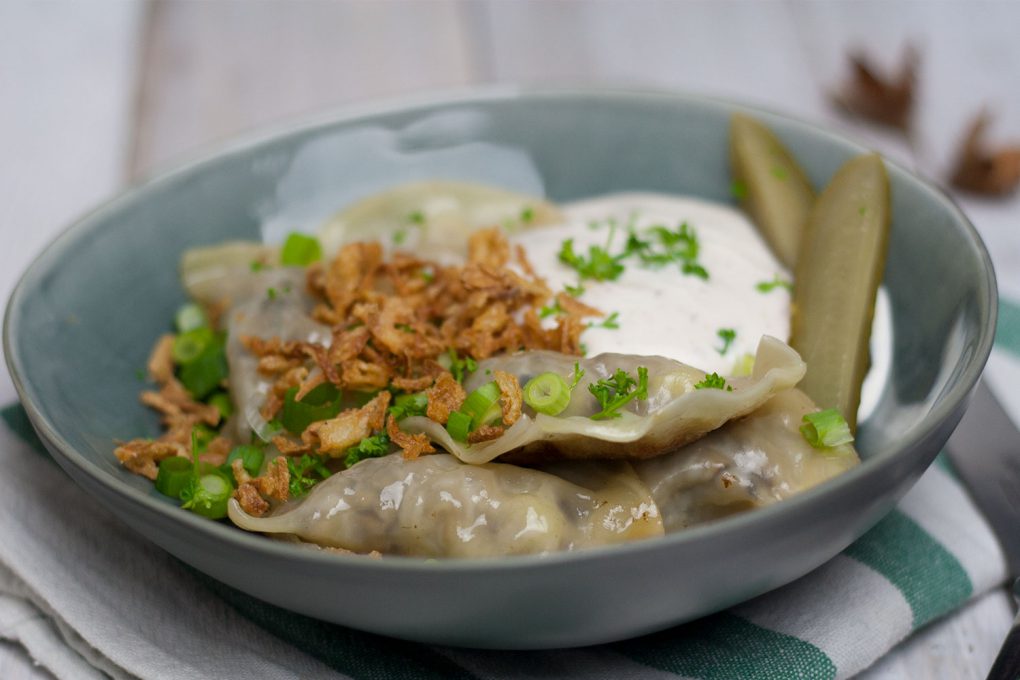 Vegane Piroggen - Teigtaschen mit Sauerkraut und Pilzen - Rezept