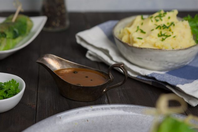 Kohlrouladen mit Pilzfüllung &amp; Pfeffersoße - Rezept - - Mangold &amp; Muskat