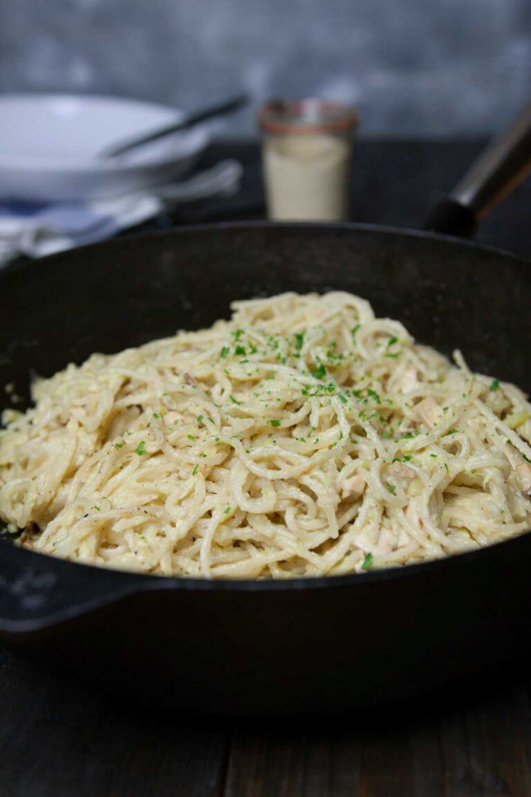 Vegane Spaghetti Carbonara mit Soße aus Zucchini - Rezept
