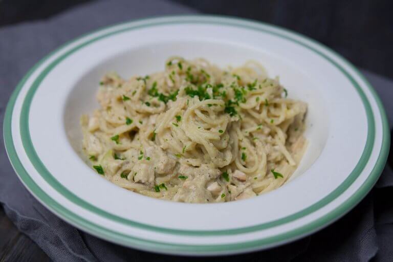 Vegane Spaghetti Carbonara mit Soße aus Zucchini - Rezept