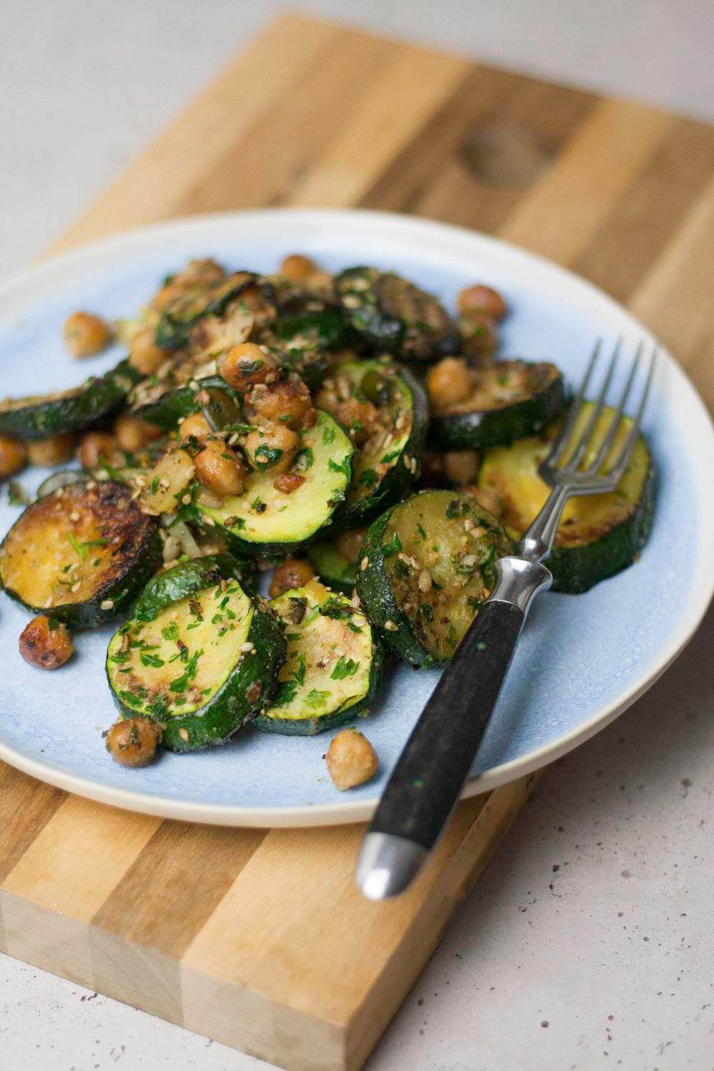 vegane Zucchini Pfanne mit Kichererbsen