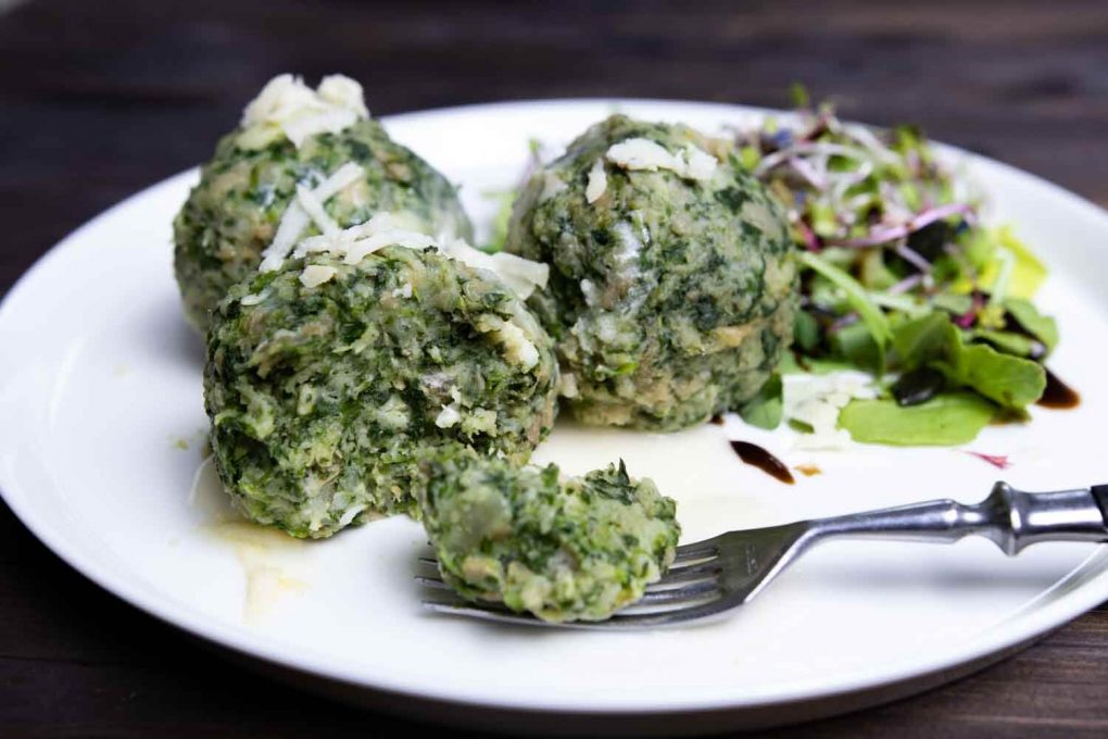 Spinatknödel mit Meerettich-Soße - veganes Rezept