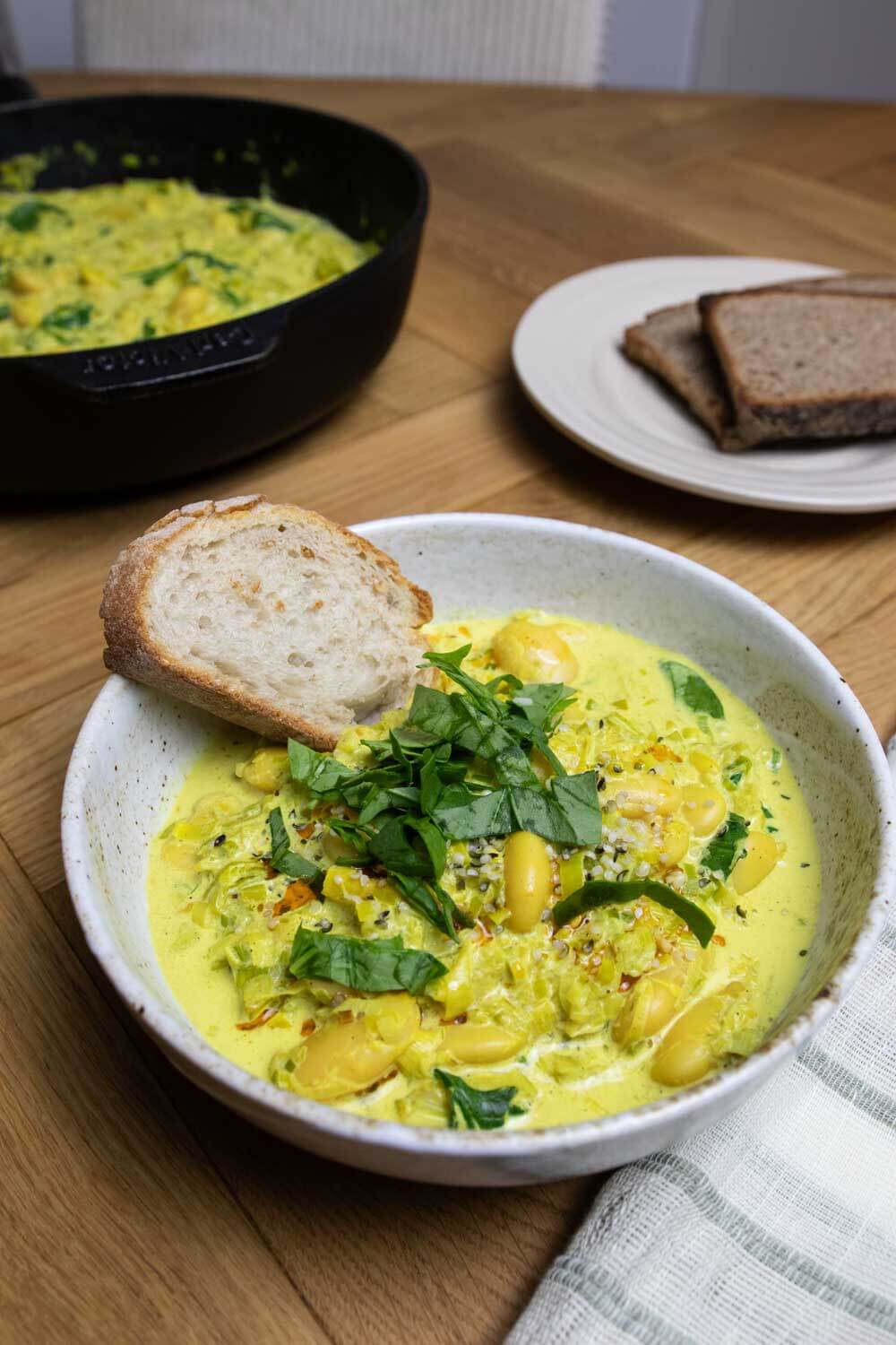 Vegane Bohnen-Pfanne mit Lauch